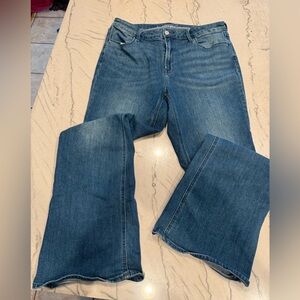 Old Navy High-Rise Wow Flare Jeans Size 14 Medium Wash EUC